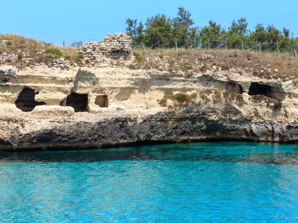 Pantelleria: il lato più autentico tra dammusi e terra